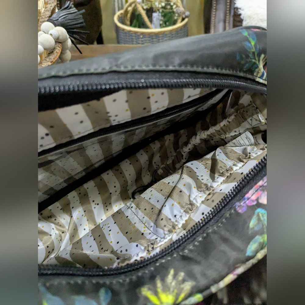 Lug Carousel XL Floral Black Quilted Bag - Picture 8 of 12